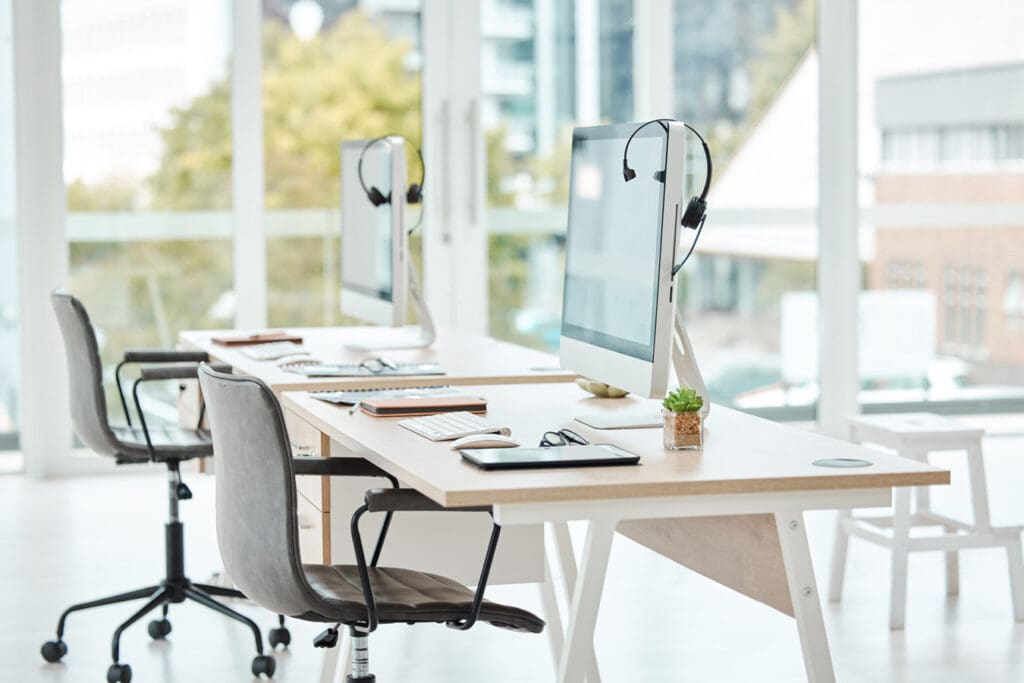 Empty-Office-spaces-with-absent-employees-out-on-vacation-for-the-holidays