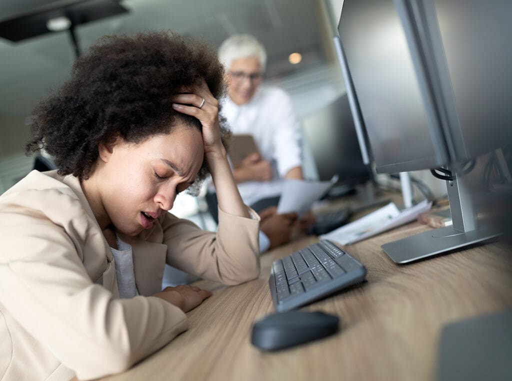 Woman-waiting-for-computer-to-restart-so-she-can-work